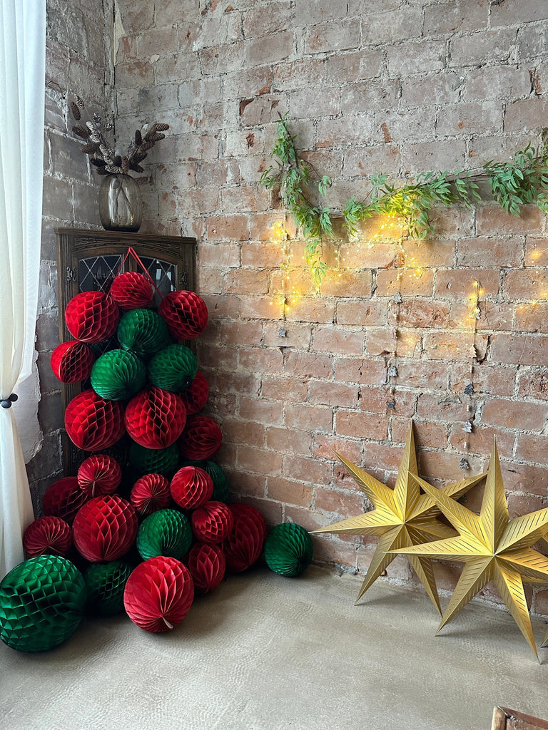 physical Deep red  and holiday green paper honeycomb balls Red and green Christmas pom poms  birthday Wedding Party Decoration Decopompoms